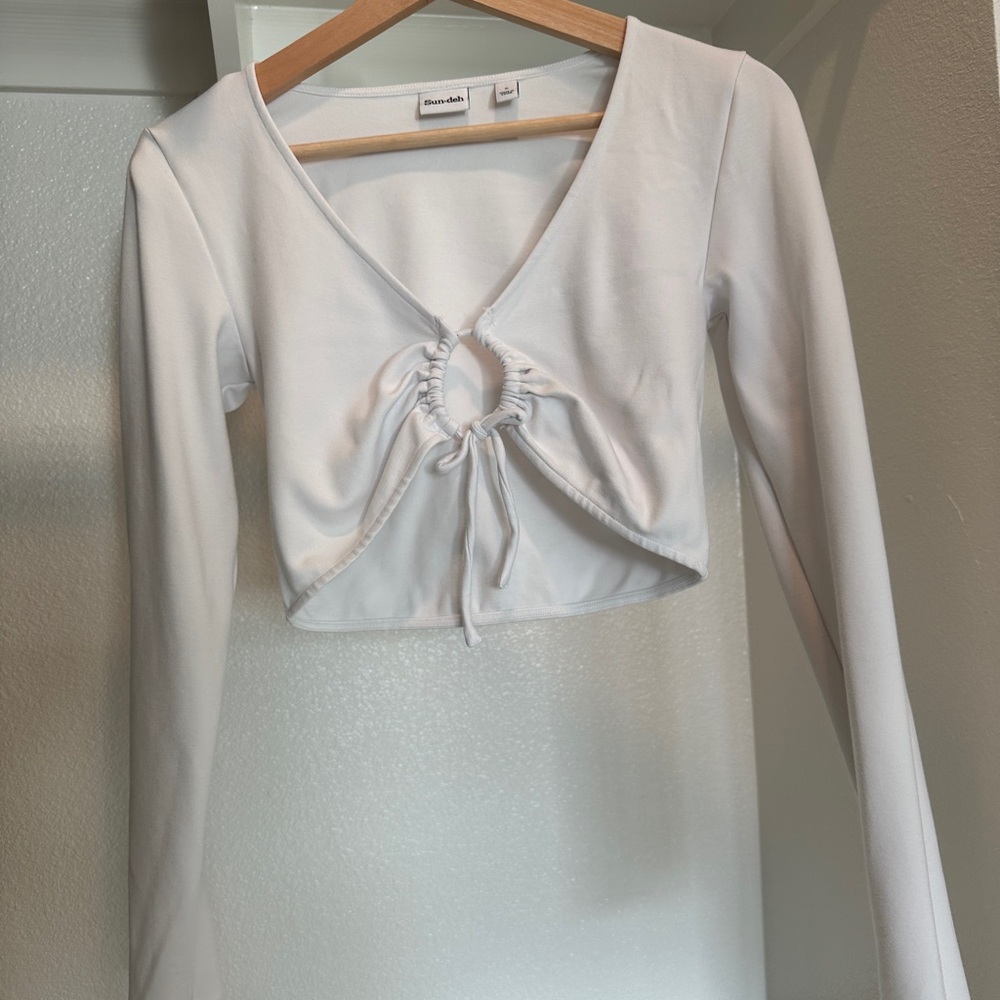 Aritzia Sundeh Long Sleeve Crop Top